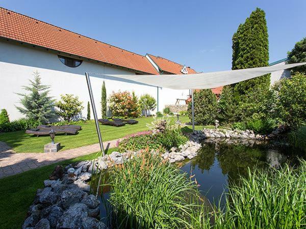 Gasthof Weinzettl Hotel Apetlon Bagian luar foto