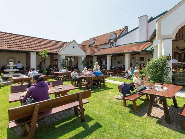 Gasthof Weinzettl Hotel Apetlon Bagian luar foto