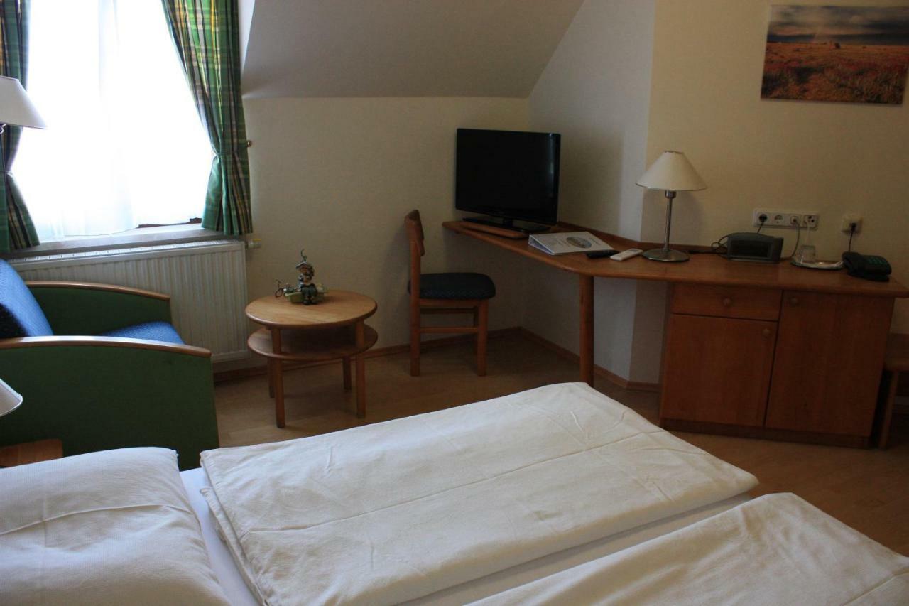 Gasthof Weinzettl Hotel Apetlon Bagian luar foto