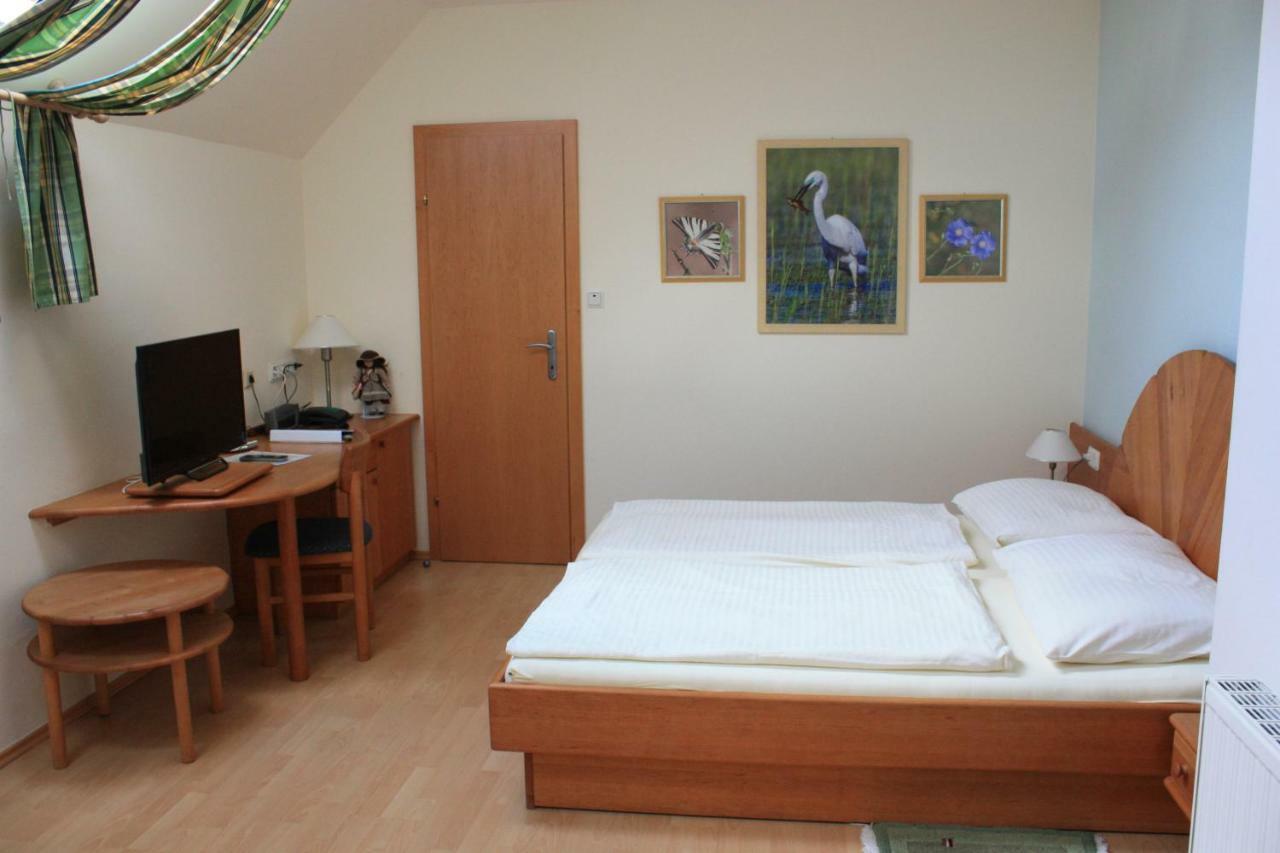 Gasthof Weinzettl Hotel Apetlon Bagian luar foto